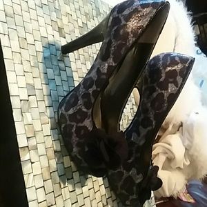 WOMEN'S animal print Nine&Company peep toe shoes